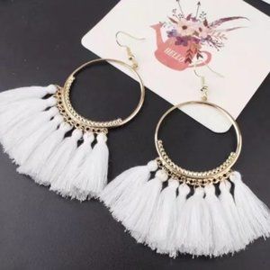 Bohemian style fun white tassel earrings￥￥